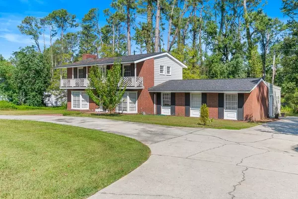 2436 Meadowbrook Dr, Valdosta, GA 31602