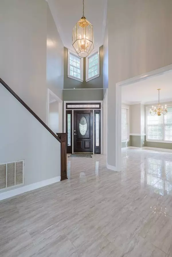 745 Lake Laurie Drive, Valdosta, GA 31605