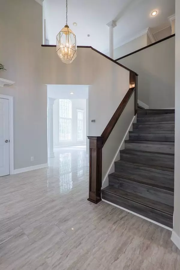 745 Lake Laurie Drive, Valdosta, GA 31605