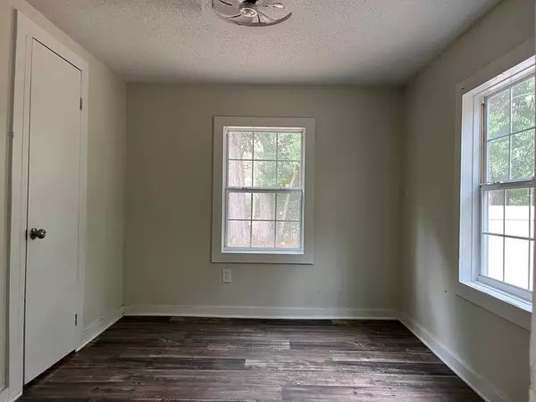 209 N West, Hahira, GA 31632