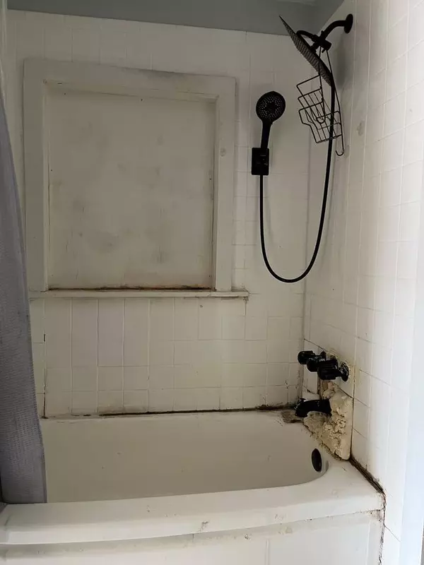 209 N West, Hahira, GA 31632