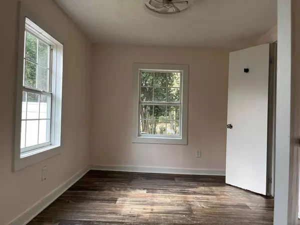 209 N West, Hahira, GA 31632