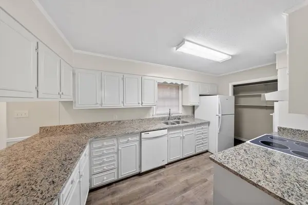 2020 Wood Valley Drive, Valdosta, GA 31602