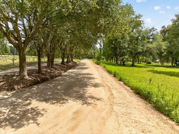 5546 Scruggs Circle, Hahira, GA 31632