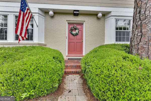2417 N Oak ST, Valdosta, GA 31602