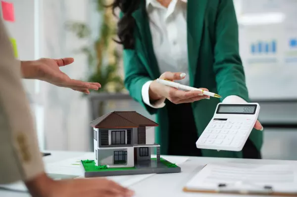 Difference Between a Deposit and a Down Payment