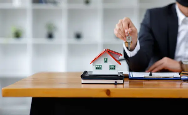 Pre-Qualified vs Pre-Approved Mortgage: What’s the Difference and Why It Matters When Buying a Home