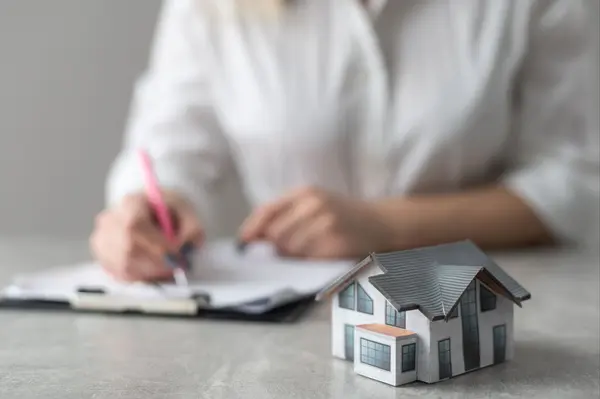 How Much Are Closing Costs? 7 Expenses Homebuyers Need to Know