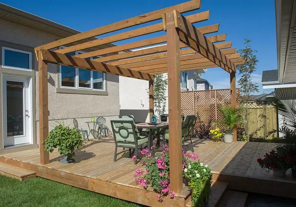 Sage Creek Gallery - -showhome-3waterlilylane-hearth-backyard-02