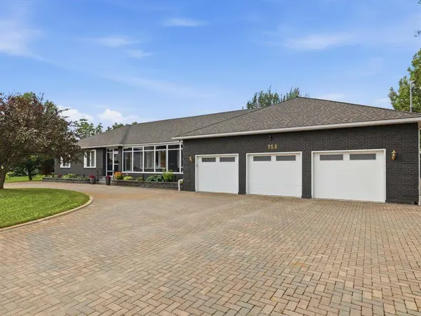 758 Addis AVE, West St Paul, MB R2V 4S3