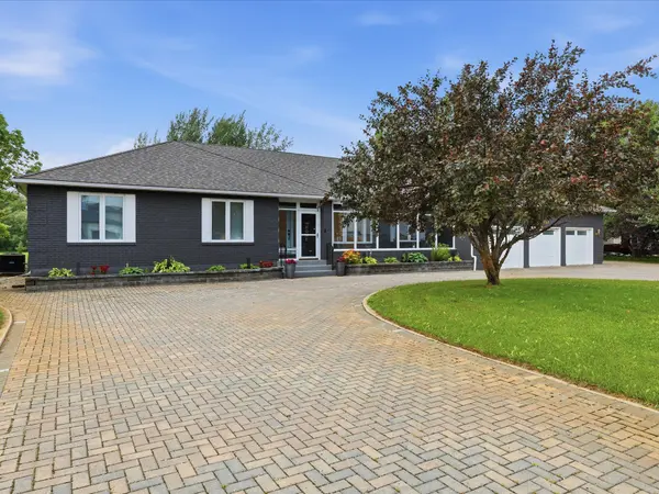 758 Addis AVE, West St Paul, MB R2V 4S3