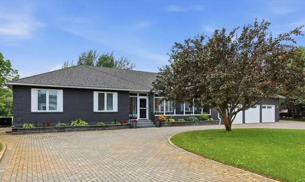 758 Addis AVE, West St Paul, MB R2V 4S3