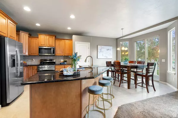 7069 W COTTAGE DR, West Jordan, UT 84081