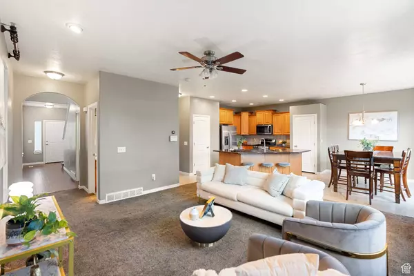 7069 W COTTAGE DR, West Jordan, UT 84081