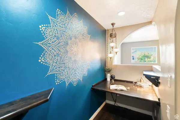 7069 W COTTAGE DR, West Jordan, UT 84081