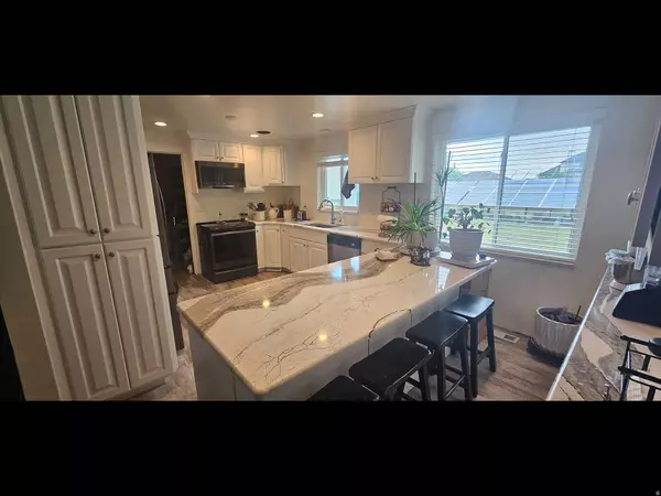 2132 W 800 N, Clinton, UT 84015