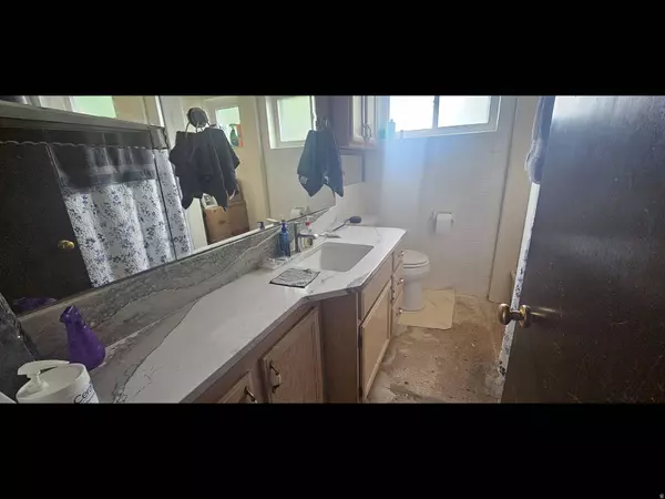 2132 W 800 N, Clinton, UT 84015