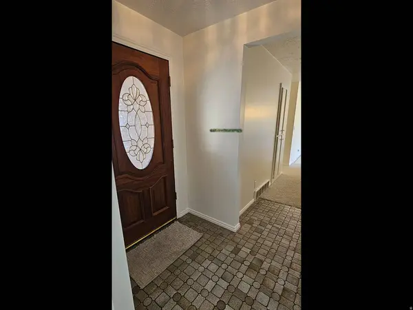 1033 E 825 N, Layton, UT 84040