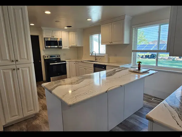 2132 W 800 N, Clinton, UT 84015