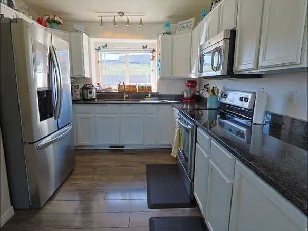 3832 PARKER DR, Riverdale, UT 84405