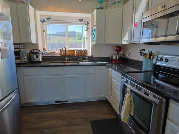 3832 PARKER DR, Riverdale, UT 84405