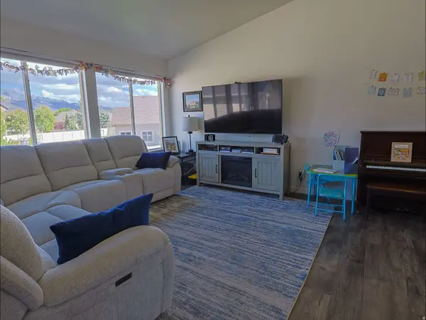 3832 PARKER DR, Riverdale, UT 84405