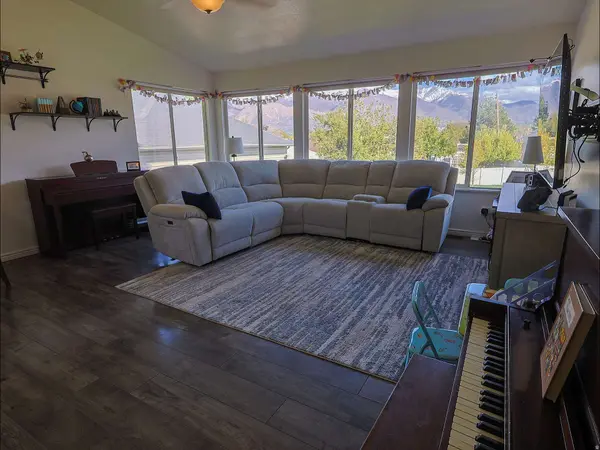 3832 PARKER DR, Riverdale, UT 84405