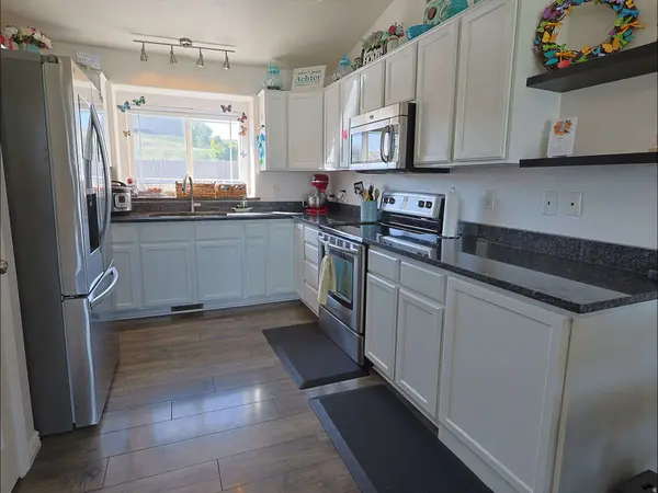 3832 PARKER DR, Riverdale, UT 84405