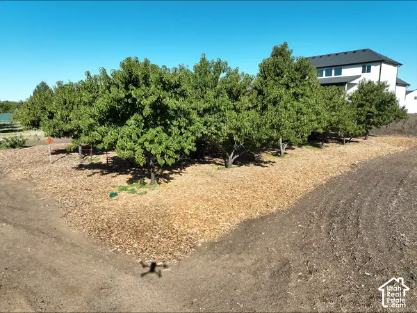 2114 W 800 N, Clinton, UT 84015