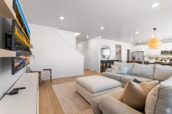 543 W FLORA DR, Saratoga Springs, UT 84045