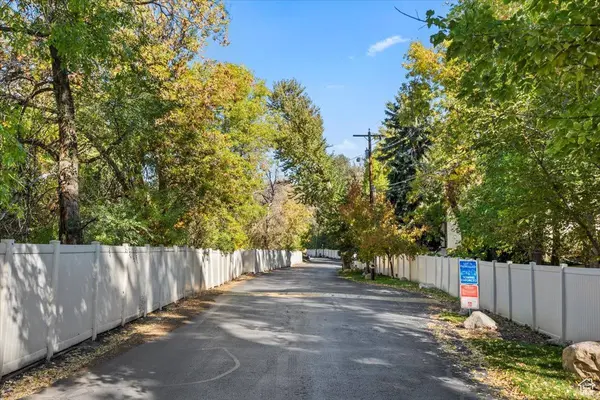 5396 S WILLOW LN E #E, Murray, UT 84107