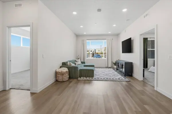155 E 900 S #102, Ogden, UT 84404