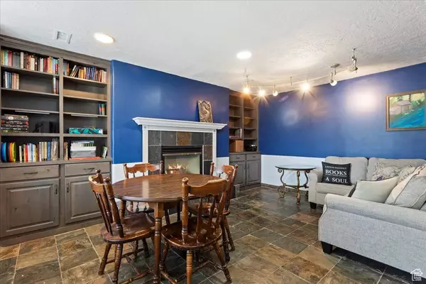 794 N VALERIA DR E, Layton, UT 84041