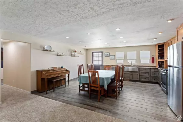 794 N VALERIA DR E, Layton, UT 84041