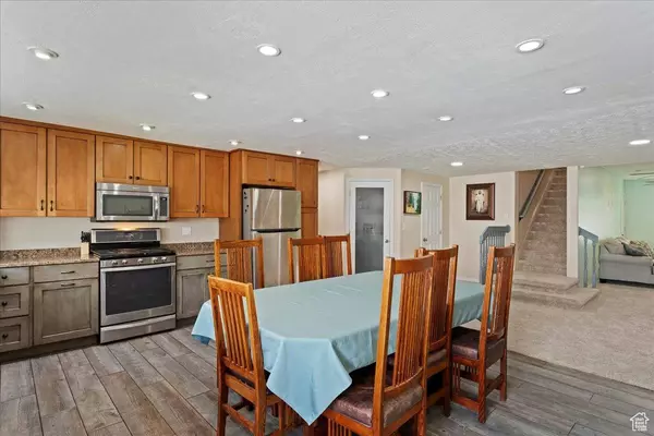 794 N VALERIA DR E, Layton, UT 84041