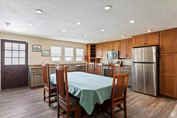 794 N VALERIA DR E, Layton, UT 84041