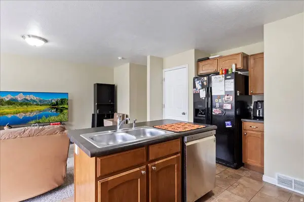 2153 W FOXWOOD ST S, West Haven, UT 84401