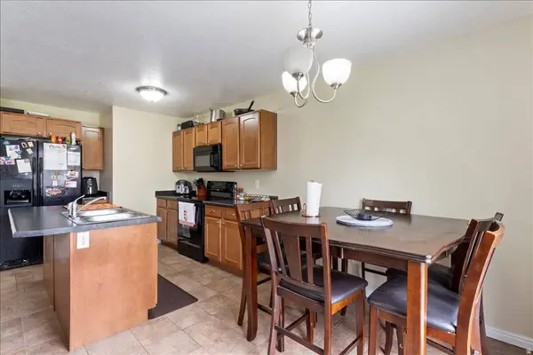 2153 W FOXWOOD ST S, West Haven, UT 84401