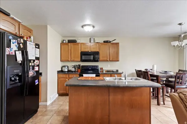 2153 W FOXWOOD ST S, West Haven, UT 84401