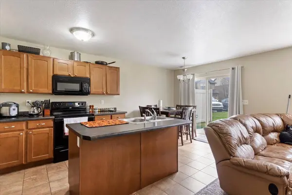 2153 W FOXWOOD ST S, West Haven, UT 84401