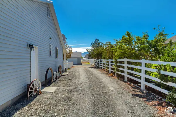 1097 LEGRAND DR, Grantsville, UT 84029