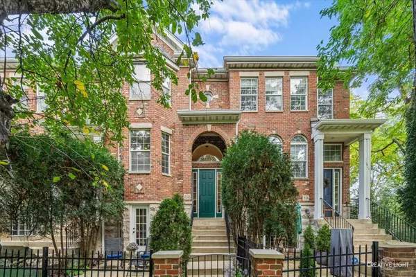 858 Shandrew DR, Naperville, IL 60540