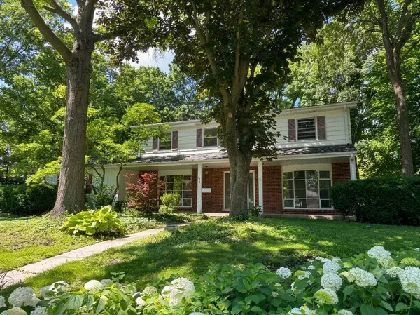 1009 Anne RD, Naperville, IL 60540