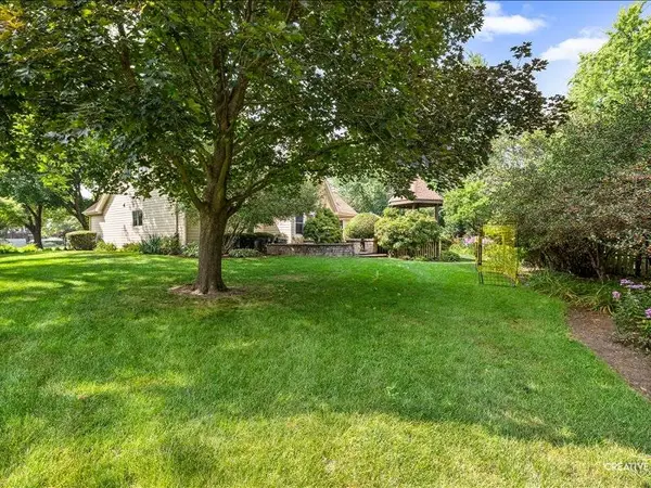 612 Bull Run Ct, Naperville, IL 60540-7106