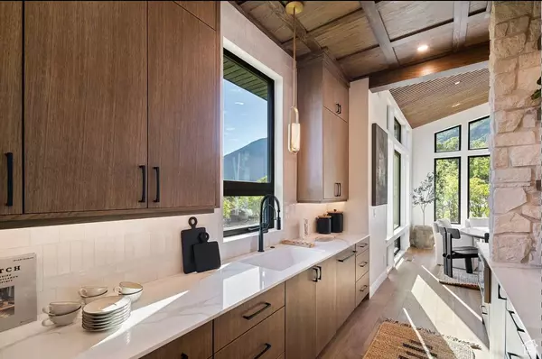 1040 S SUMMIT CREEK DR, Woodland Hills, UT 84653