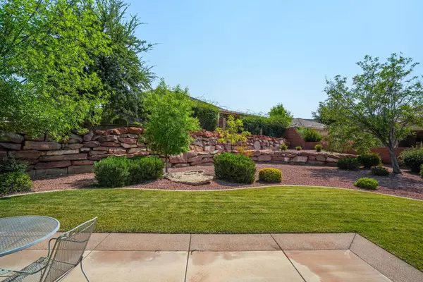 1730 W STONEBRIDGE DR 35, St George, UT 84770