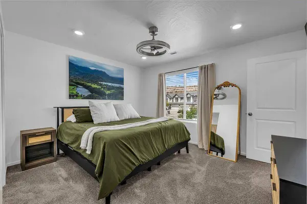 3227 E Elkhorn LN, Washington, UT 84780