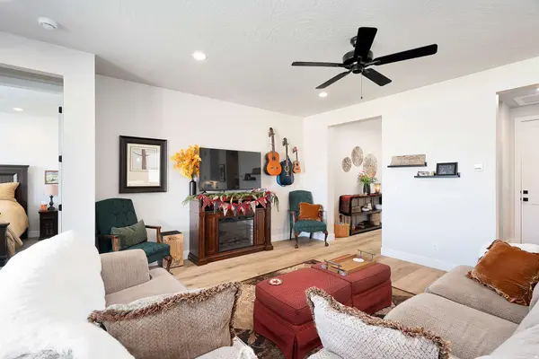 1504 N HIGHLAND PKWY, Washington, UT 84780