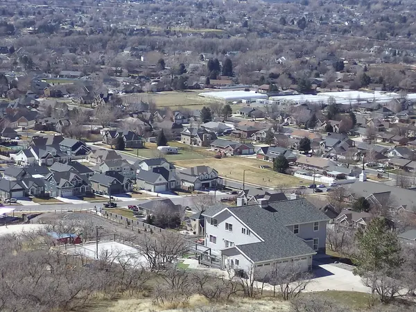 Beyond Art City: Discovering the Premier Neighborhoods of East Springville, Utah,Lori Collins