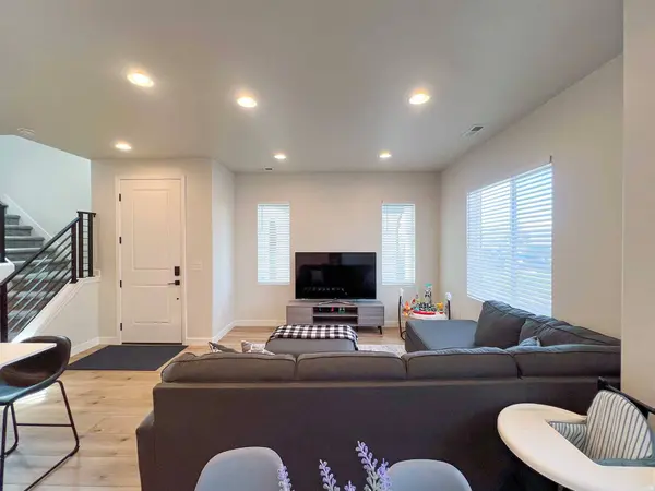 3342 W 3785 S, West Haven, UT 84401